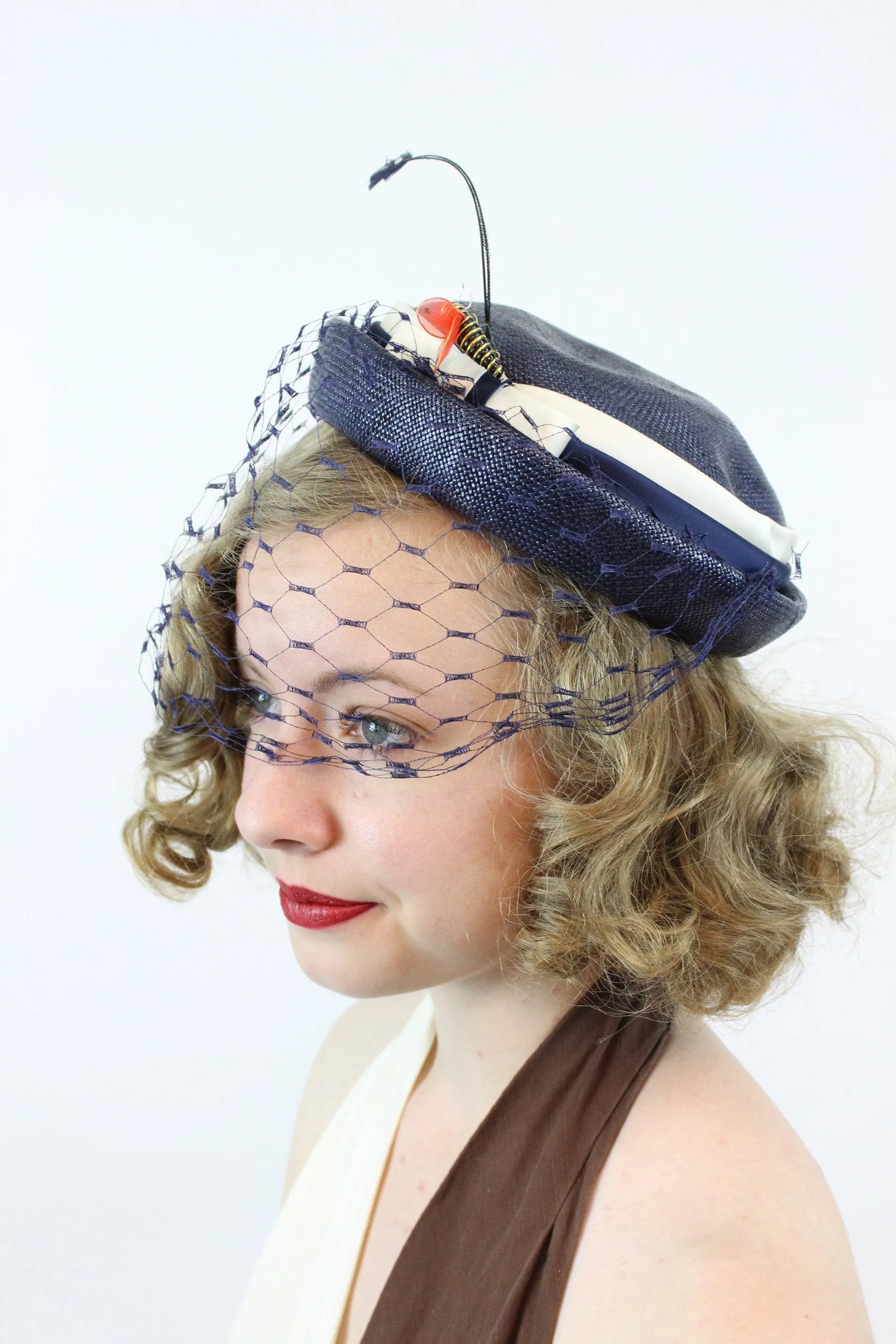 1960s straw tilt hat feather and bee fascinator | new spring