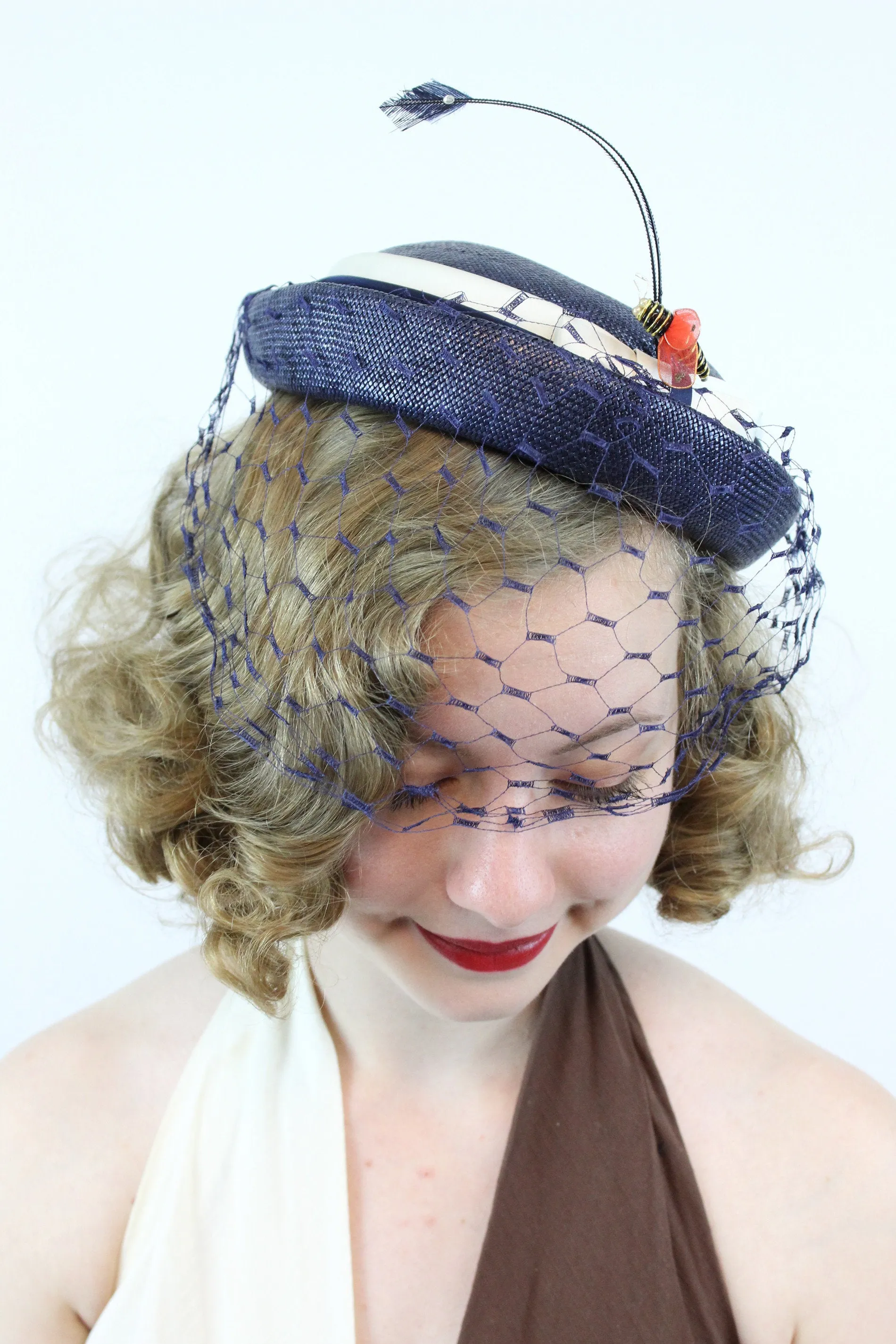 1960s straw tilt hat feather and bee fascinator | new spring