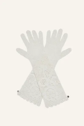 Crochet gloves in cream