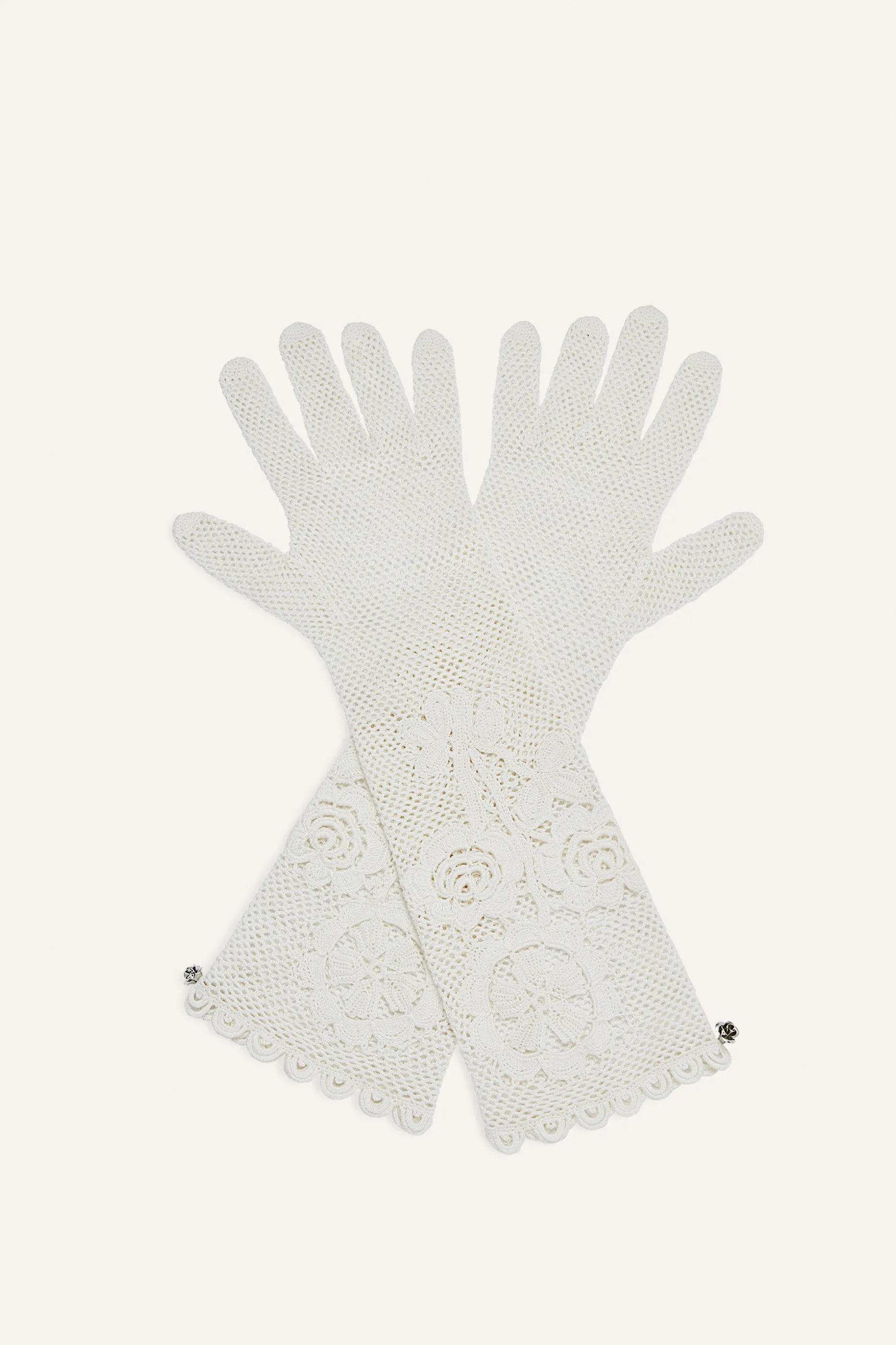 Crochet gloves in cream