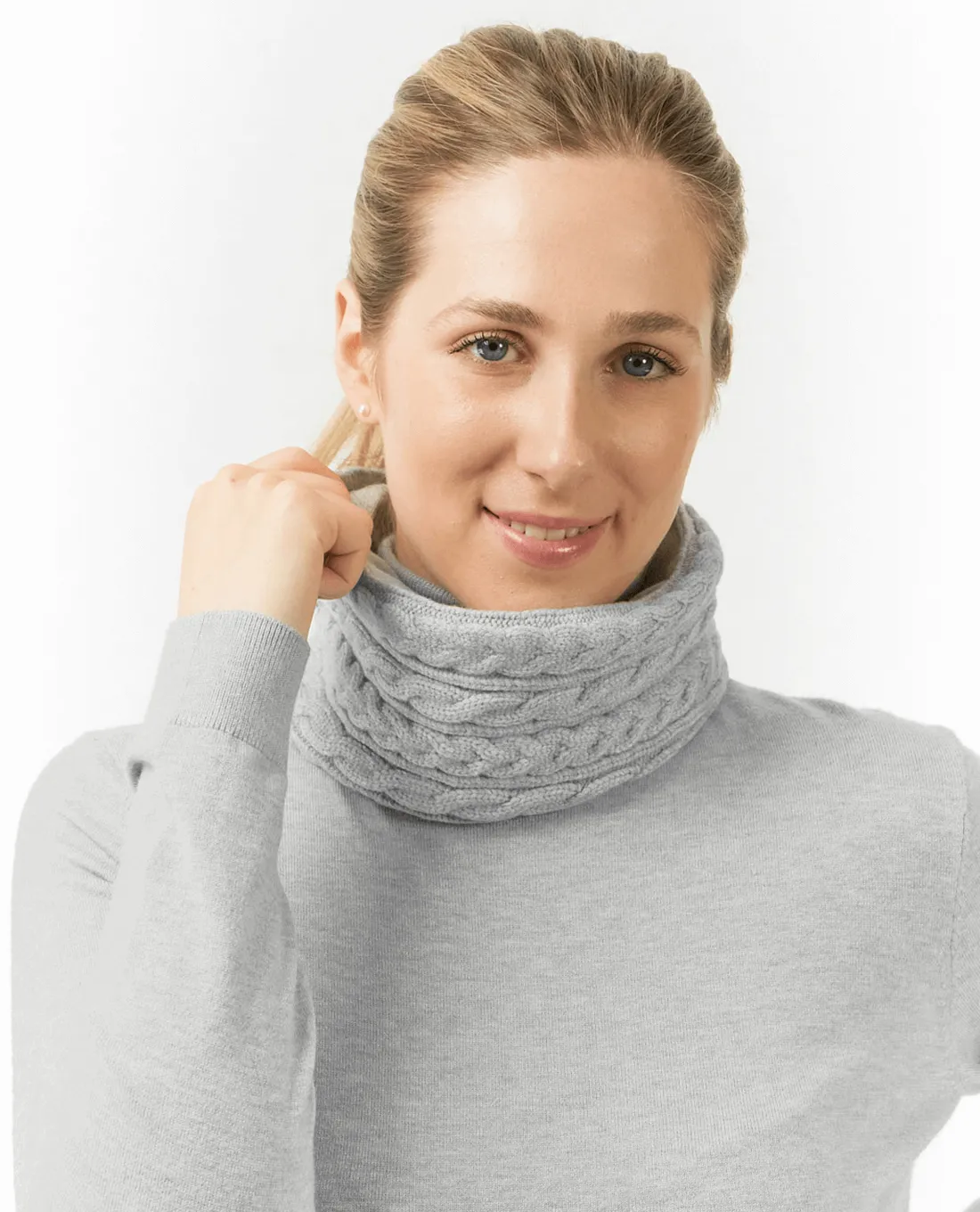 PURE GOLF Suzie Waterproof Lined Snood Pale Grey