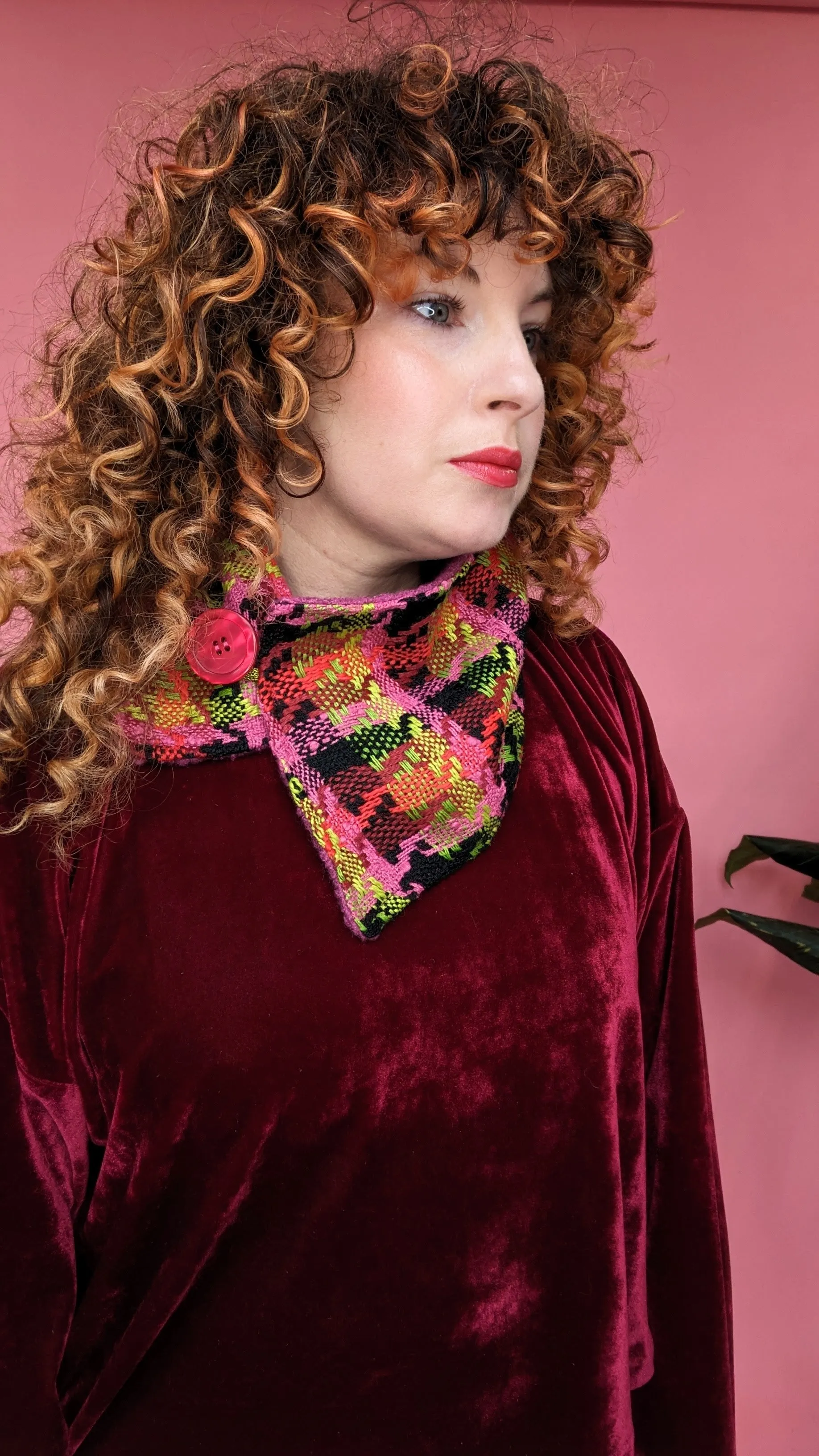 Woven Neck Wrap in Pink Houndstooth